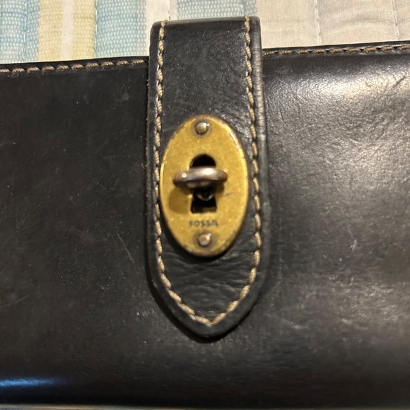 Fossil Leather Wallet with Turnlock Open - Picture 3 of 5